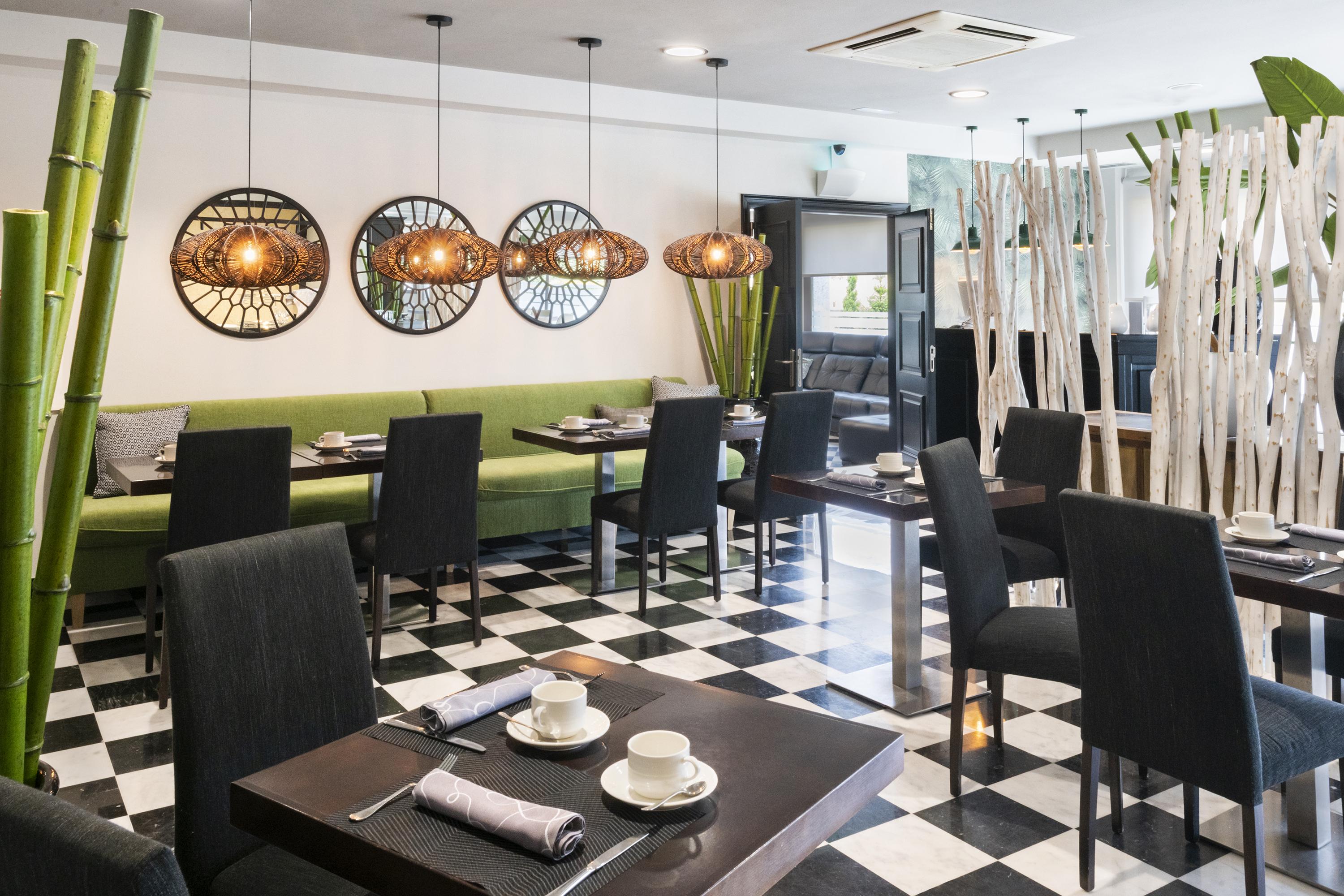 Salles Aeroport De Girona Hotel