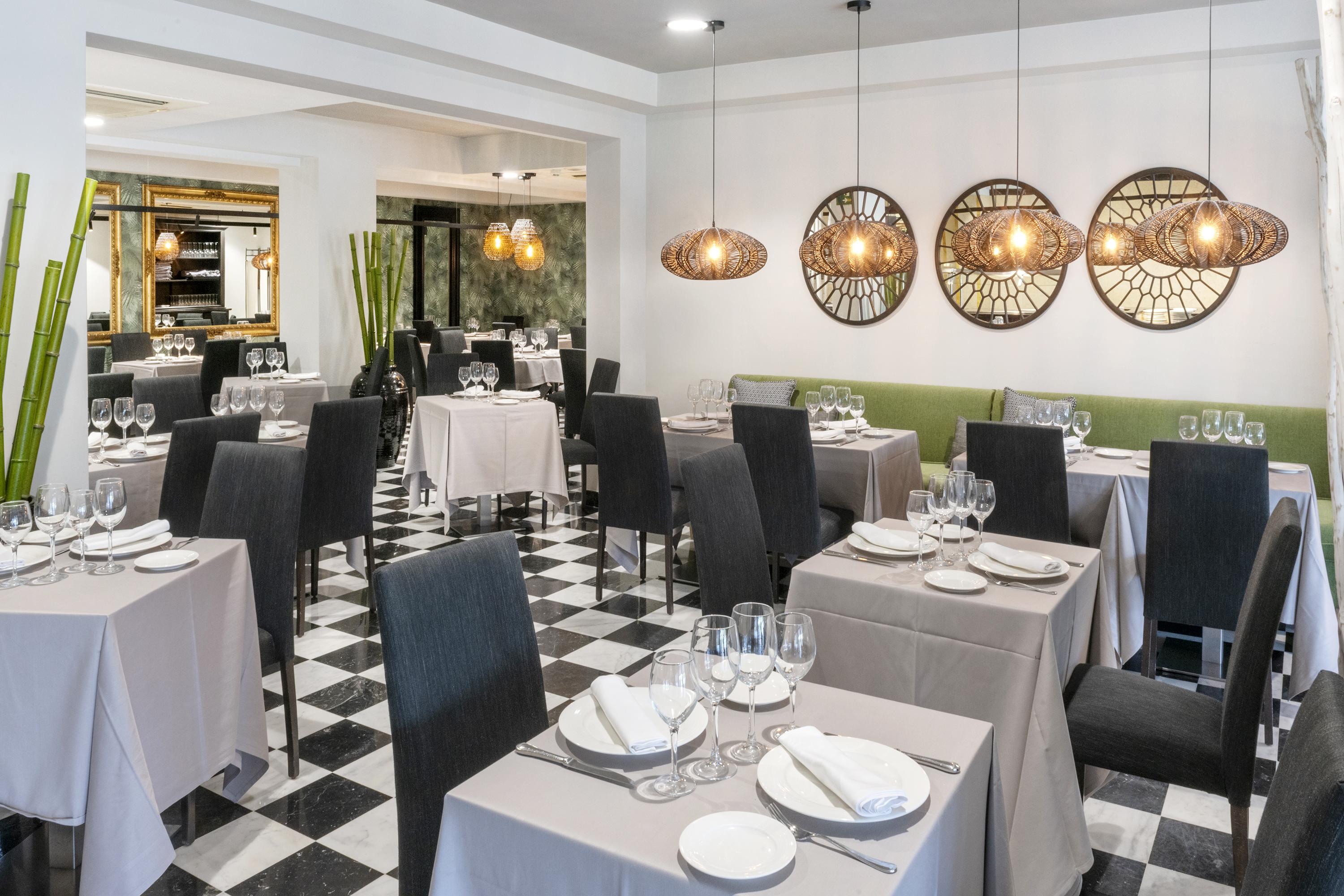 Salles Aeroport De Girona Hotel 4*