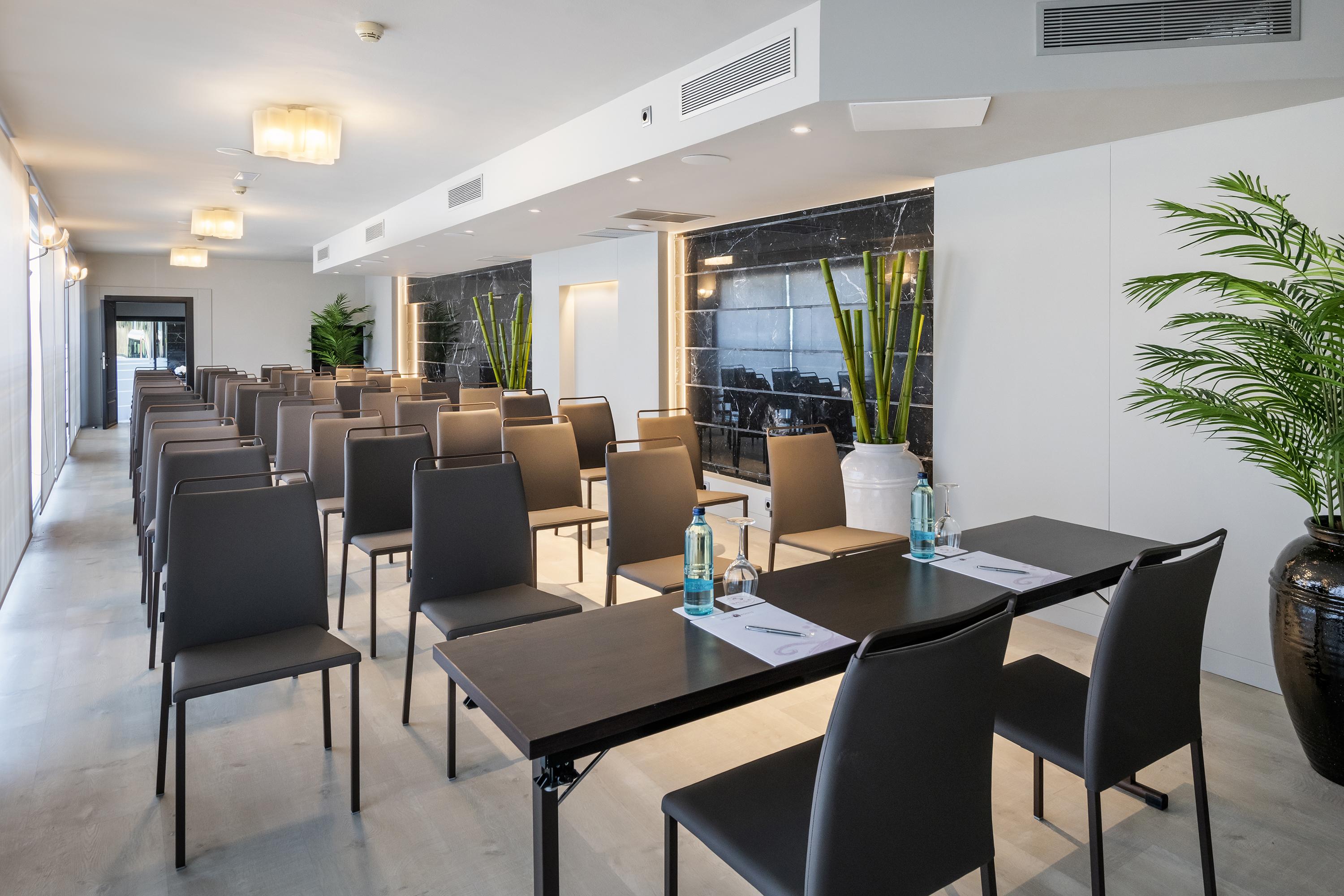 Hotel Salles Aeroport De Girona