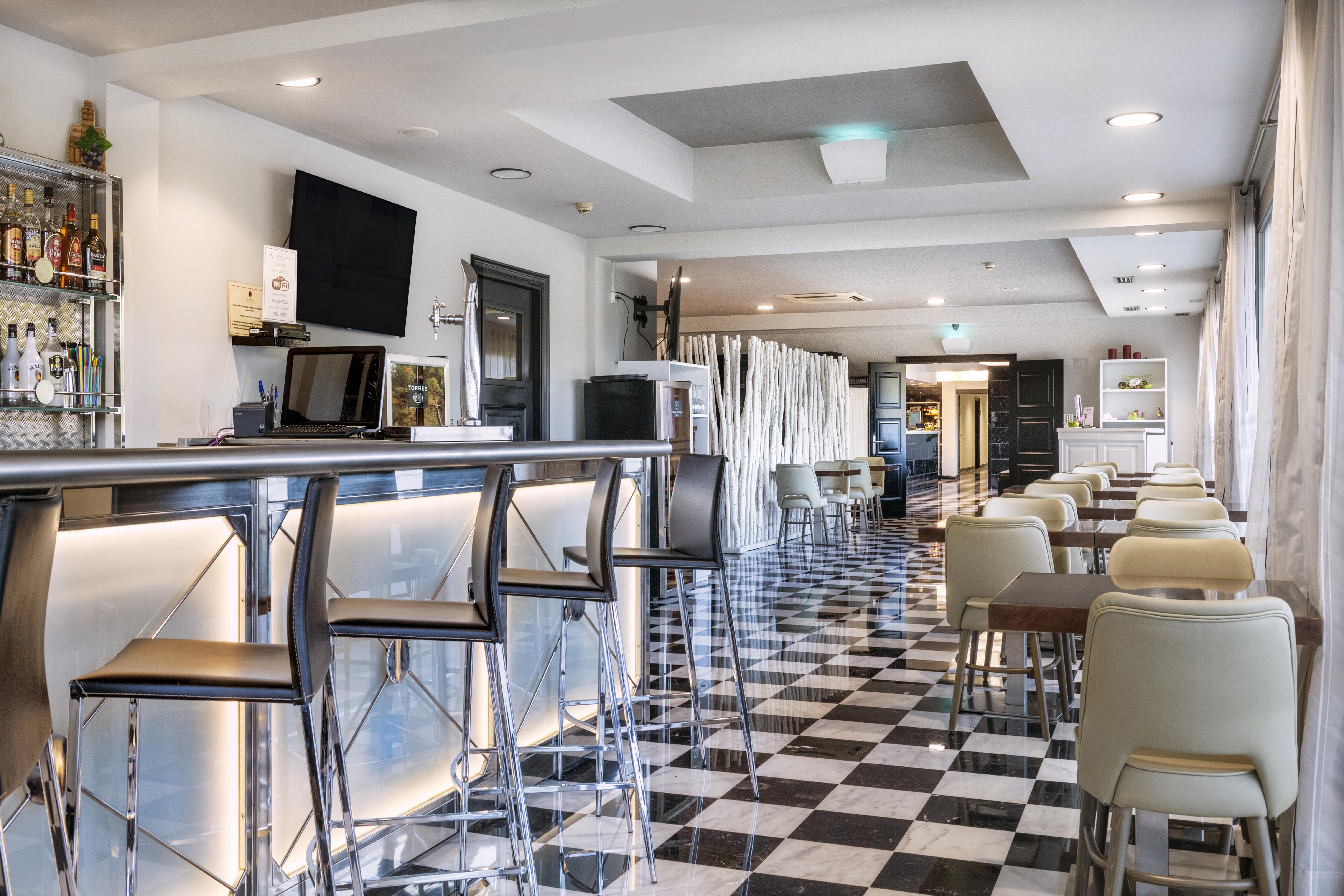 Salles Aeroport De Girona 4*