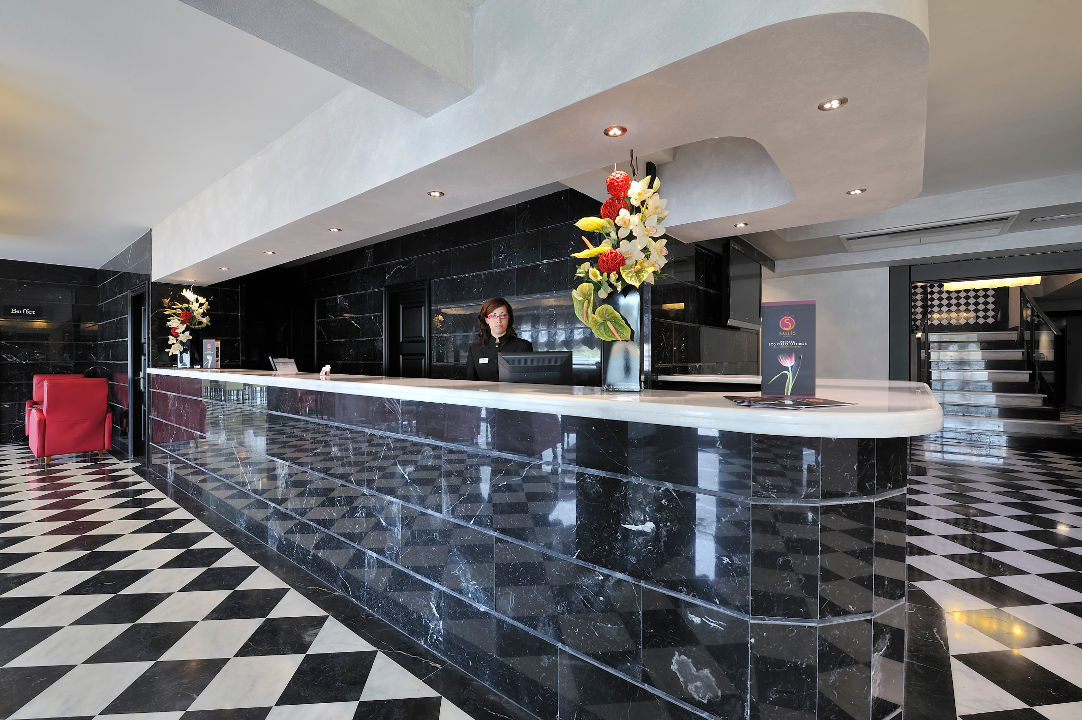 Salles Aeroport De Girona Hotel