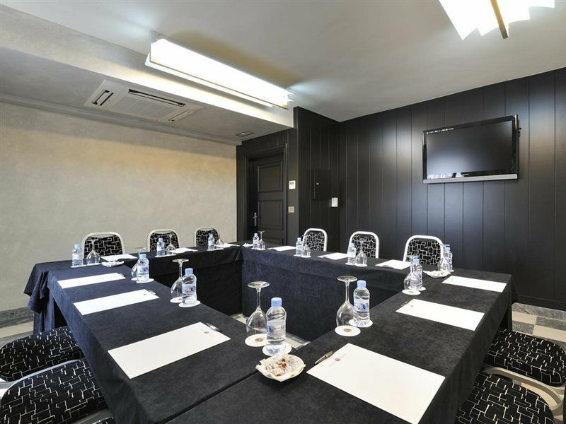 Salles Aeroport De Girona Hotel 4*