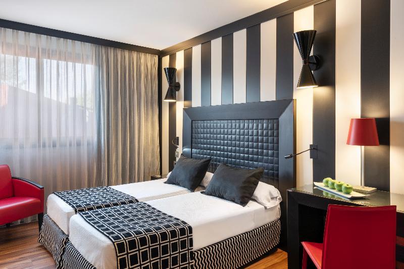 Salles Aeroport De Girona 4*
